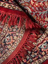 Load image into Gallery viewer, Rose II Isfahan Vintage Round Rug - The Verasaa Collections