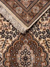 Load image into Gallery viewer, Velutina Kashan Runner Vintage Rug - The Verasaa Collections
