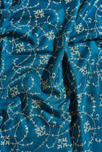 Load image into Gallery viewer, Blue Vines Jaali Kashmiri Pashmina Stole - The Verasaa Collections
